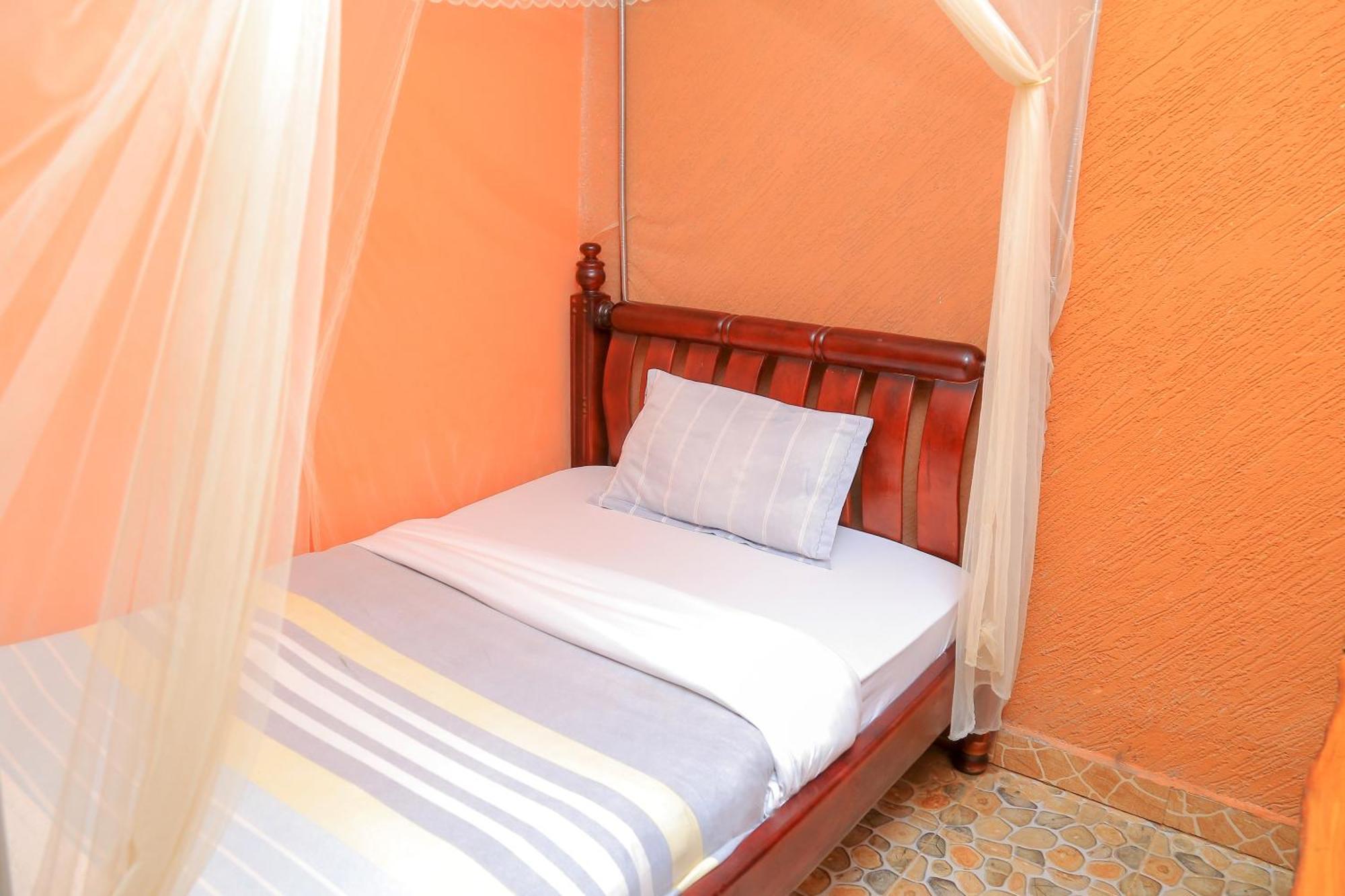 African Tribe Hotel Kampala Exterior photo